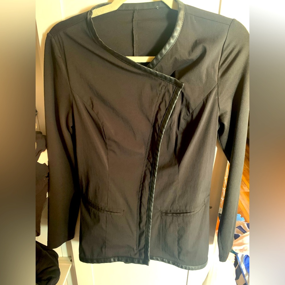 Jaanu clinic top